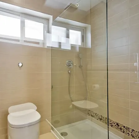 Magnificent Seafront 2-bedroom Penthouse *