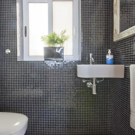 Magnificent Seafront 2-bedroom Penthouse