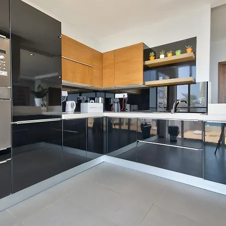 Magnificent Seafront 2-bedroom Penthouse