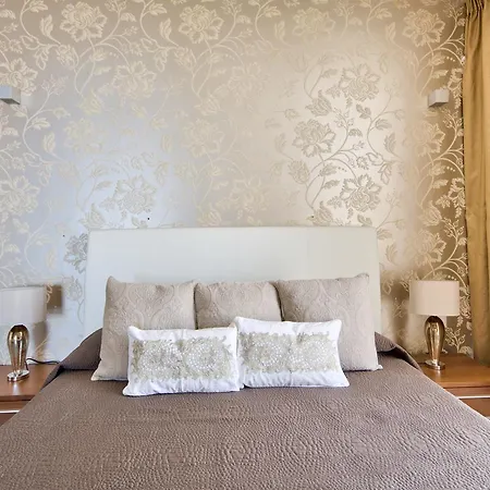 Magnificent Seafront 2-bedroom Penthouse Lejlighed
