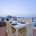 Daire Magnificent Seafront 2-bedroom Penthouse Sliema