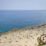 Magnificent Seafront 2-bedroom Penthouse Апартаменты