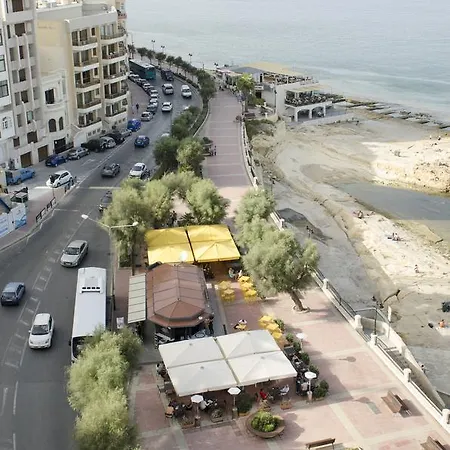 Magnificent Seafront 2-bedroom Penthouse *