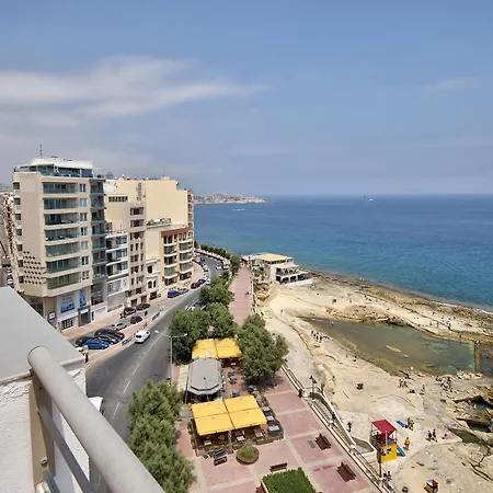 Magnificent Seafront 2-bedroom Penthouse 슬리에마