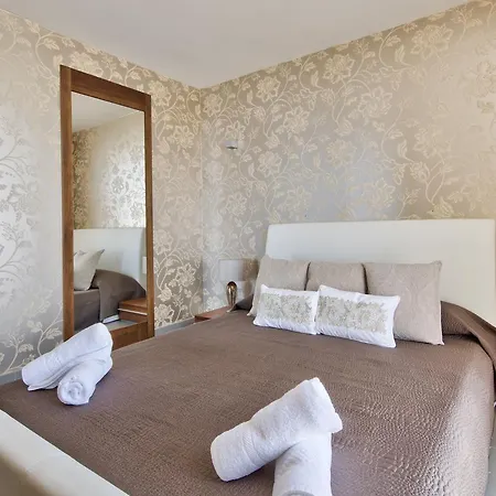 Magnificent Seafront 2-bedroom Penthouse