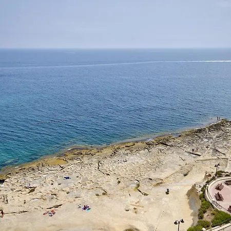 Magnificent Seafront 2-bedroom Penthouse Daire