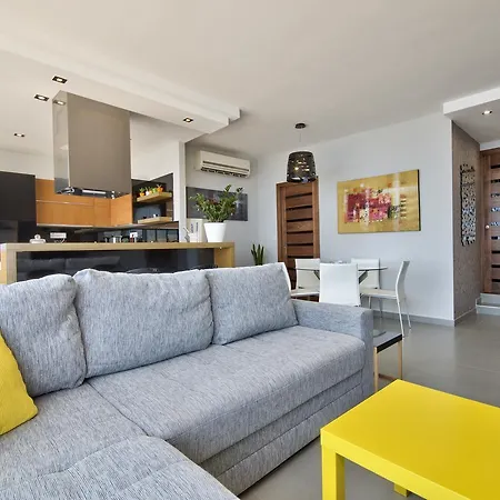 Magnificent Seafront 2-bedroom Penthouse