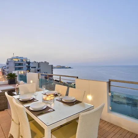 Magnificent Seafront 2-bedroom Penthouse Lejlighed *