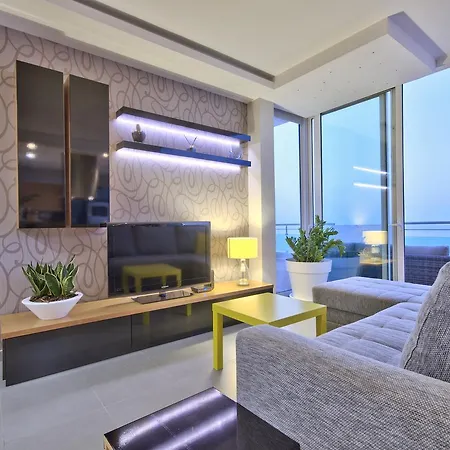 Magnificent Seafront 2-bedroom Penthouse Daire