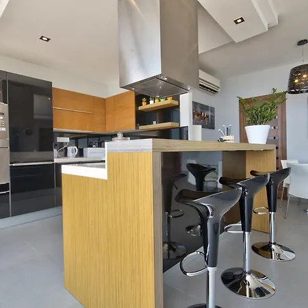 Apartmán Magnificent Seafront 2-bedroom Penthouse