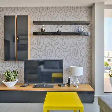 Magnificent Seafront 2-bedroom Penthouse *