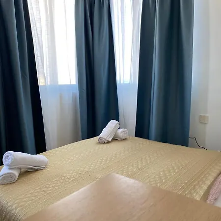 Magnificent Seafront 2-bedroom Penthouse Apartment *