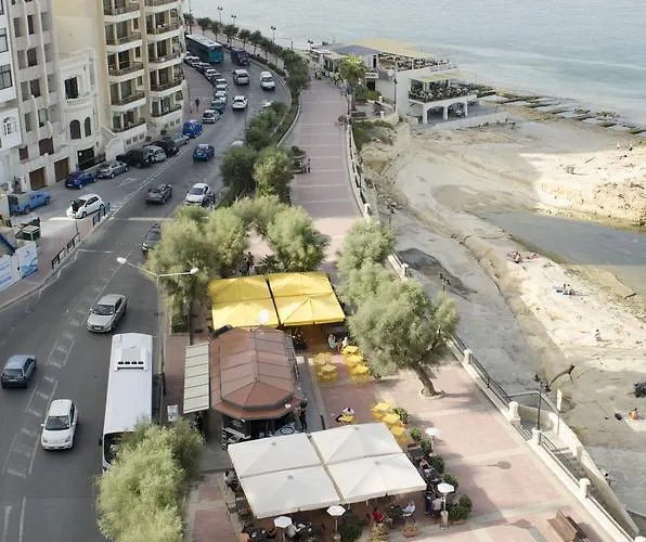 Magnificent Seafront 2-bedroom Penthouse *