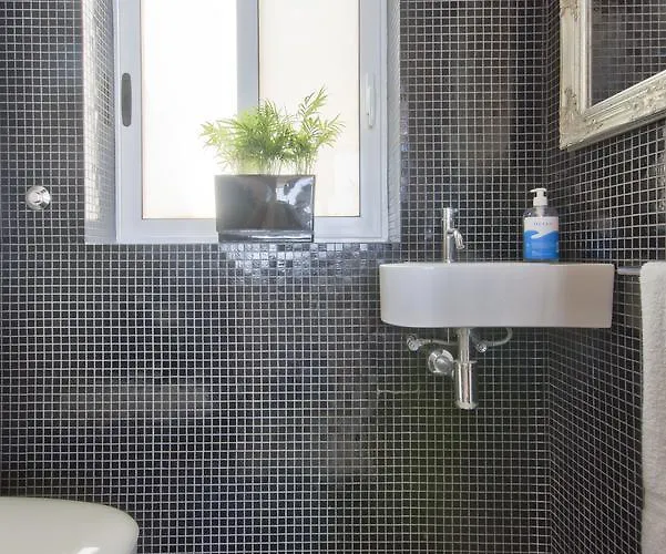 Magnificent Seafront 2-bedroom Penthouse