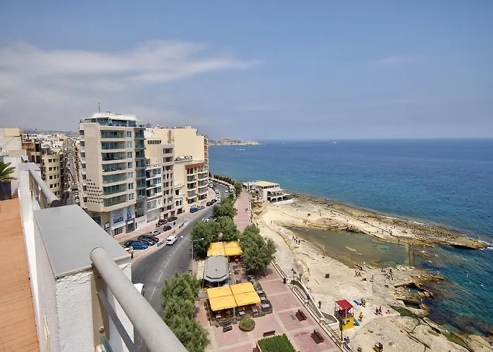 Magnificent Seafront 2-bedroom Penthouse 슬리에마