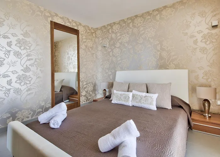 Magnificent Seafront 2-bedroom Penthouse