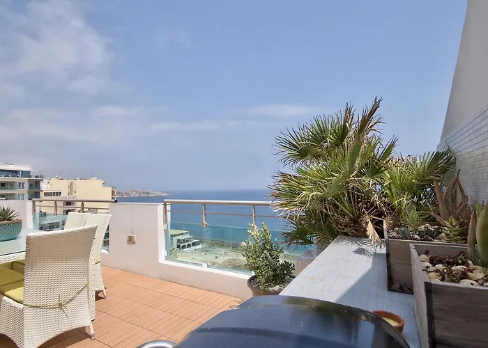 Magnificent Seafront 2-bedroom Penthouse