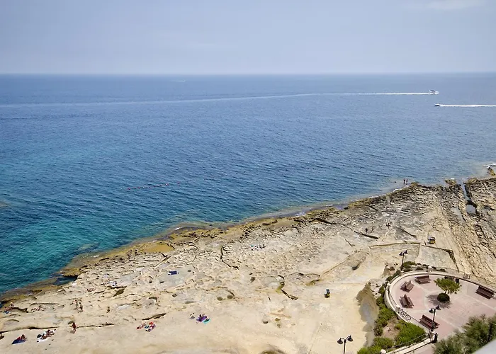 Magnificent Seafront 2-bedroom Penthouse 아파트