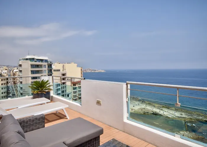 Magnificent Seafront 2-bedroom Penthouse * 슬리에마