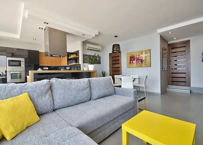 Magnificent Seafront 2-bedroom Penthouse