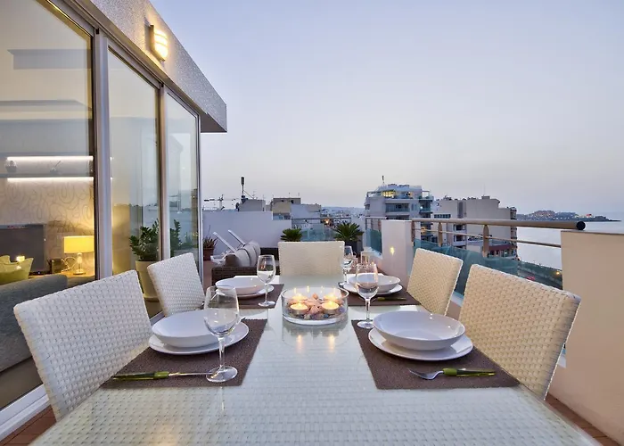 아파트 Magnificent Seafront 2-bedroom Penthouse 슬리에마