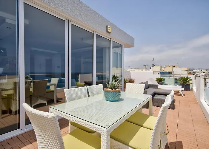 Magnificent Seafront 2-bedroom Penthouse 아파트 슬리에마